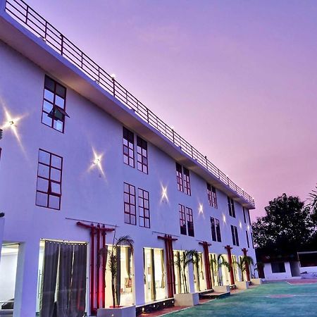 ホテル Oyo Townhouse 779 Gods County タラピス エクステリア 写真