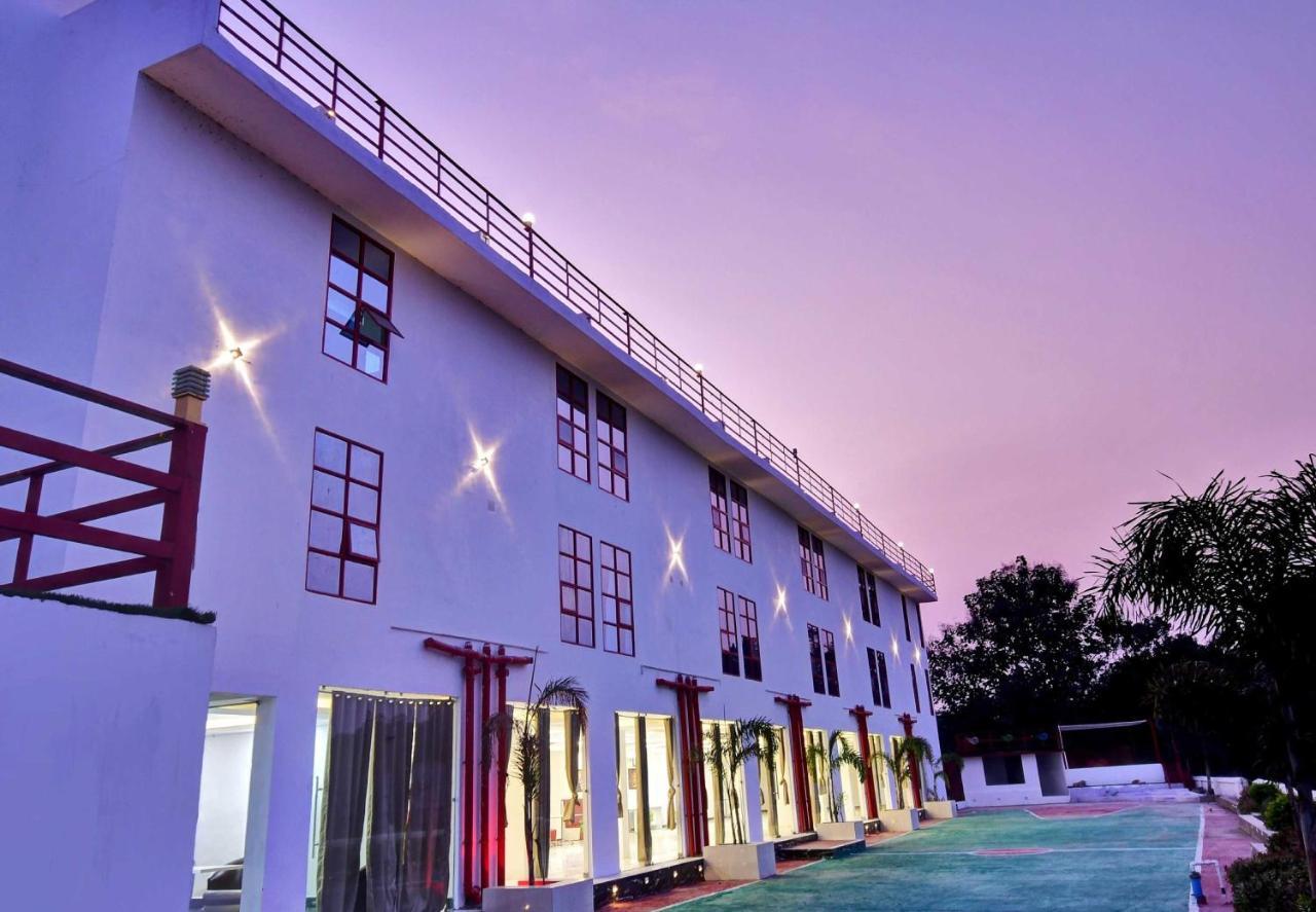 ホテル Oyo Townhouse 779 Gods County タラピス エクステリア 写真